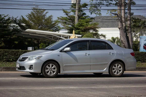 Chiangmai, Tayland - 14 Ocak 2019: Özel otomobil, Toyota Corolla Altis. Yol no.1001, Chiangmai şehir merkezine 8 km.