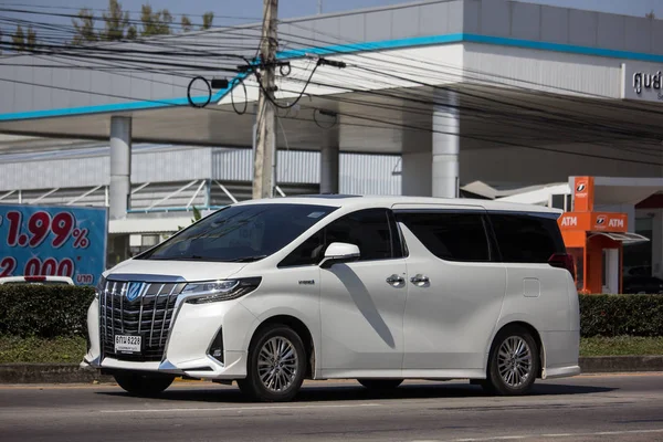 Chiangmai, Tayland - 14 Ocak 2019: Özel Toyota Alphard lüks Van. Fotoğraf Road'da yok 121 hakkında 8 km şehir merkezine Chiangmai Tayland.