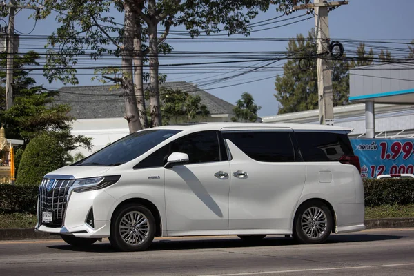 Chiangmai, Tayland - 14 Ocak 2019: Özel Toyota Alphard lüks Van. Fotoğraf Road'da yok 121 hakkında 8 km şehir merkezine Chiangmai Tayland.