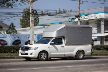 Chiangmai, Tayland - 14 Ocak 2019: Özel Toyota Hilux Vigo kamyonet. Yol no.1001 Chiangmai şehir merkezine 8 km.