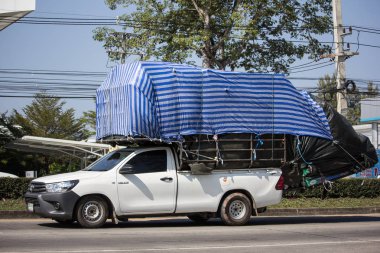 Chiangmai, Tayland - 14 Ocak 2019: Özel pikap kamyon araba Toyota Hilux Revo. Yol no.1001, Chiangmai şehir merkezine 8 km.