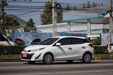 Chiangmai, Tayland - 14 Ocak 2019: Özel araç toyota Yaris Hatchback Eko Kiralık. Fotoğraf Road'da yok 121 hakkında 8 km şehir merkezine Chiangmai Tayland.
