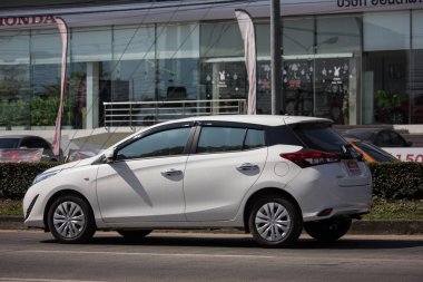 Chiangmai, Tayland - 14 Ocak 2019: Özel araç toyota Yaris Hatchback Eko Kiralık. Fotoğraf Road'da yok 121 hakkında 8 km şehir merkezine Chiangmai Tayland.