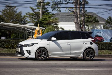 Chiangmai, Tayland - 14 Ocak 2019: Özel araç toyota Yaris Hatchback Eko Kiralık. Fotoğraf Road'da yok 121 hakkında 8 km şehir merkezine Chiangmai Tayland.