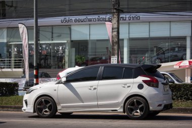 Chiangmai, Tayland - 14 Ocak 2019: Özel araç toyota Yaris Hatchback Eko Kiralık. Fotoğraf Road'da yok 121 hakkında 8 km şehir merkezine Chiangmai Tayland.