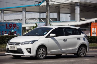 Chiangmai, Tayland - 14 Ocak 2019: Özel araç toyota Yaris Hatchback Eko Kiralık. Fotoğraf Road'da yok 121 hakkında 8 km şehir merkezine Chiangmai Tayland.