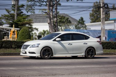 Chiangmai, Tayland - 14 Ocak 2019: Özel araba, Nissan Slyphy. Yol no.1001 üzerinde şehir Chiangmai Merkezi'nden yaklaşık 8 km kuzeyinde.
