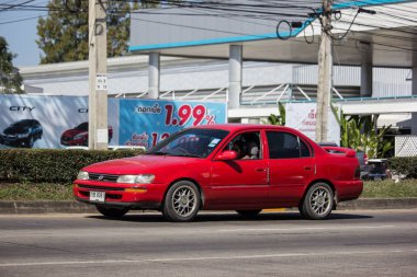 Chiangmai, Tayland - 16 Ocak 2019: Özel Old araba, Toyota Corolla. Fotoğraf Road Hayır 121 hakkında 8 km şehir merkezine Chiangmai, Tayland.