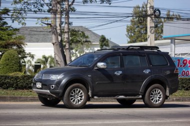 Chiangmai, Tayland - 16 Ocak 2019: Özel Mitsubishi Pajero Suv araba. Yol no.1001 Chiangmai şehir merkezine 8 km.