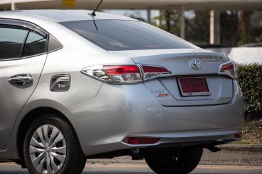 Chiangmai, Tayland - 22 Ocak 2019: Yeni özel Sedan araba toyota Yaris Ativ Eko Kiralık. Fotoğraf Road'da yok 121 hakkında 8 km şehir merkezine Chiangmai Tayland.