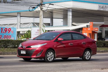 Chiangmai, Tayland - 22 Ocak 2019: Yeni özel Sedan araba toyota Yaris Ativ Eko Kiralık. Fotoğraf Road'da yok 121 hakkında 8 km şehir merkezine Chiangmai Tayland.