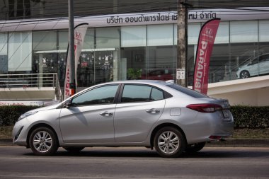 Chiangmai, Tayland - 22 Ocak 2019: Yeni özel Sedan araba toyota Yaris Ativ Eko Kiralık. Fotoğraf Road'da yok 121 hakkında 8 km şehir merkezine Chiangmai Tayland.