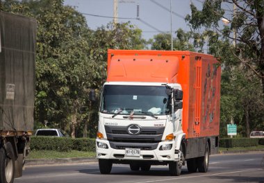 Chiangmai, Tayland - 22 Ocak 2019: Özel Hino kargo kamyon. Fotoğrafa yol no.1001 8 km şehir merkezine Chiangmai, Tayland.