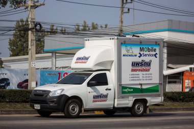 Chiangmai, Tayland - 22 Ocak 2019: Nopparat lastik şirket konteyner kamyonet. Yol no.1001 Chiangmai şehir merkezine 8 km.