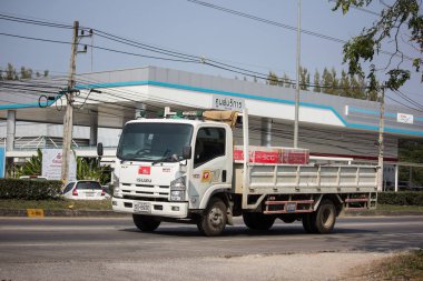 Chiangmai, Tayland - 28 Eylül 2018: Özel Isuzu kargo kamyon. Fotoğrafa yol no.1001 8 km şehir merkezine Chiangmai, Tayland.