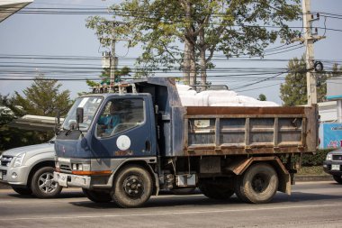 Chiangmai, Tayland - 22 Ocak 2019: Özel Mitsubishi Canter damperli kamyon. Fotoğrafa yol no.121 8 km şehir merkezine Chiangmai, Tayland.