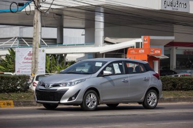 Chiangmai, Tayland - 29 Ocak 2019: Yeni özel araba toyota Yaris Hatchback Eko Kiralık. Fotoğraf Road'da yok 121 hakkında 8 km şehir merkezine Chiangmai Tayland.
