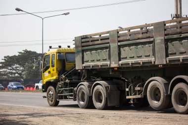 Chiangmai, Tayland - 29 Ocak 2019: Isuzu römork damperli kamyon D taş şirketin. Yol no.1001, Chiangmai şehir merkezine 8 km.