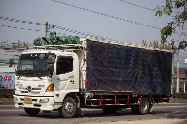 Chiangmai, Tayland - 29 Ocak 2019: Özel Hino kargo kamyon. Fotoğrafa yol no.1001 8 km şehir merkezine Chiangmai, Tayland.