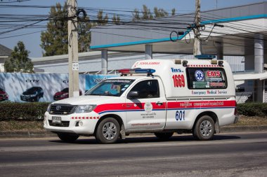 Chiangmai, Tayland - 4 Şubat 2019: Ambulans van Papai bucağı Yönetim Organizasyon. Fotoğrafa yol no.121 8 km şehir merkezine Chiangmai, Tayland.