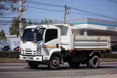 Chiangmai, Tayland - 4 Şubat 2019: Özel Isuzu Damperli kamyon. Yol no.1001 Chiangmai iş alanı 8 km.