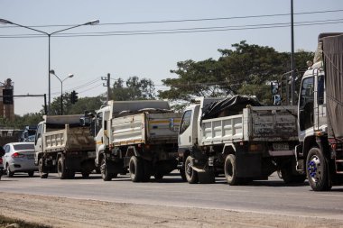 Chiangmai, Tayland - 4 Şubat 2019: Özel Isuzu Damperli kamyon. Yol no.1001 Chiangmai iş alanı 8 km.