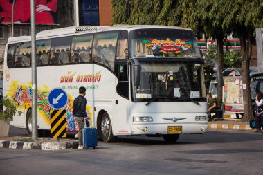 Chiangmai, Tayland - 16 Şubat 2019: Özel seyahat otobüs. Fotoğraf Chiangmai otobüs istasyonu.