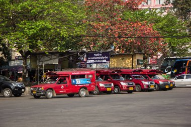 Chiangmai, Tayland - 16 Şubat 2019: Kırmızı Mini kamyon taksi Chiangmai. Hizmet Chiangmai şehir içinde. Ana otobüs istasyonuna Chiangmai, fotoğraf.