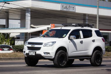 Chiangmai, Tayland - 4 Şubat 2019: Özel Suv araba, Chevrolet Trailblazer. Yol no.1001, Chiangmai şehir merkezine 8 km.