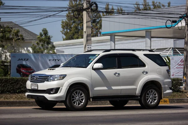 Chiangmai Tailândia Fevereiro 2019 Private Toyota Fortuner Suv Car Estrada — Fotografia de Stock