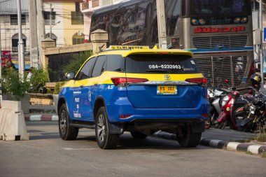 Chiangmai, Tayland - 16 Şubat 2019: Sarı mavi taksi metre chiangmai, şehir otobüs yolcu için. Fotoğraf Chiangmai otobüs istasyonu.
