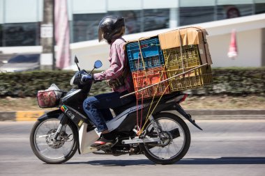 Chiangmai, Tayland - 4 Şubat 2019: Özel Honda dalga motosiklet. Yol no.1001 Chiangmai şehir merkezine 8 km.