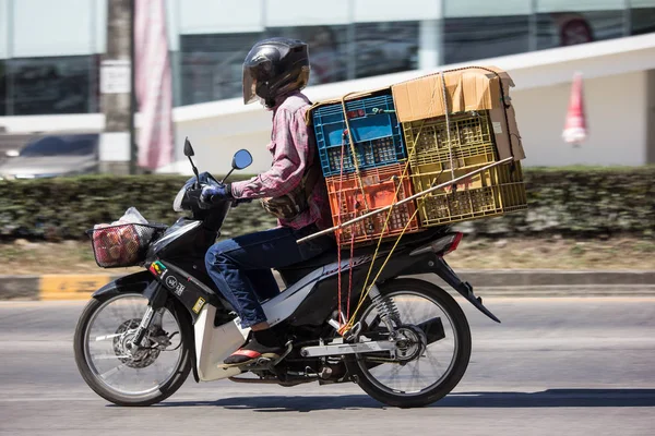 Chiangmai, Tayland - 4 Şubat 2019: Özel Honda dalga motosiklet. Yol no.1001 Chiangmai şehir merkezine 8 km.
