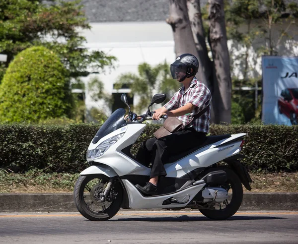 Chiangmai, Tayland - 4 Şubat 2019: Özel Honda motosiklet, Pcx 150. Yol no.1001, Chiangmai iş alanı 8 km.