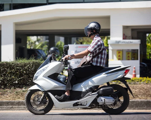 Chiangmai, Tayland - 4 Şubat 2019: Özel Honda motosiklet, Pcx 150. Yol no.1001, Chiangmai iş alanı 8 km.