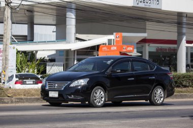 Chiangmai, Tayland - 4 Şubat 2019: Özel araba, Nissan Slyphy. Yol no.1001 üzerinde şehir Chiangmai Merkezi'nden yaklaşık 8 km kuzeyinde.