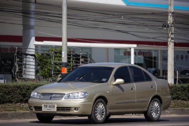 Chiangmai, Tayland - 4 Şubat 2019: Özel eski araba Nissan Sunny. Yol no.1001 Chiangmai iş alanı 8 km.