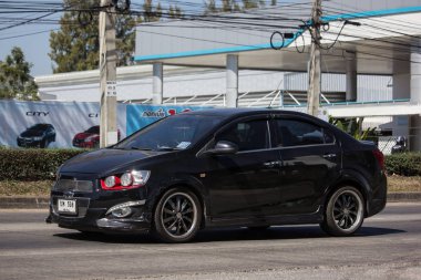 Chiangmai, Tayland - 4 Şubat 2019: Özel araba, Chevrolet sonic. Fotoğrafa yol no.121 8 km şehir merkezine Chiangmai, Tayland.