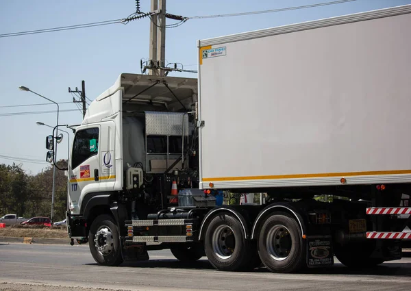 Container vrachtwagen van chef-kok logistiek transportbedrijf — Stockfoto