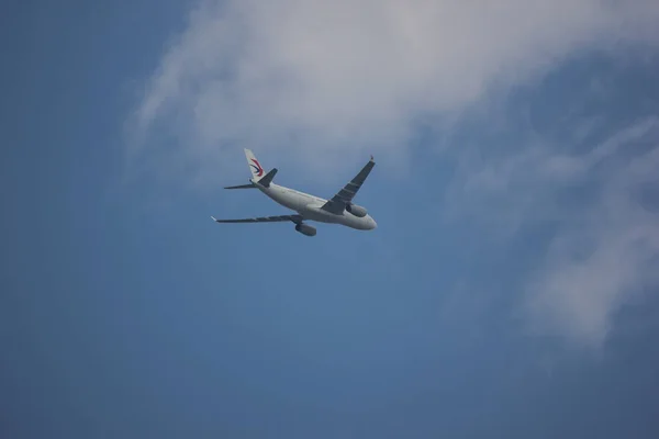 Çin Doğu havayolu şirketi Airbus A330 — Stok fotoğraf