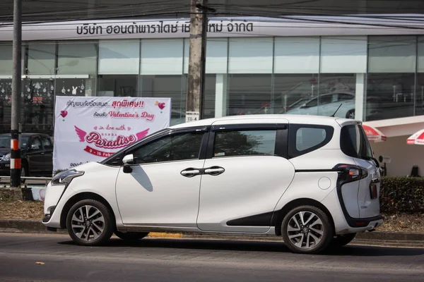 Toyota Sienta Mini Mpv Van. — Foto de Stock