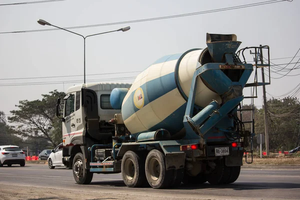 Цементный грузовик TPI Transport . — стоковое фото