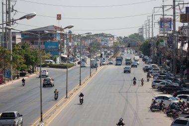 Araba ve Juction yakınlarındaki Otoban yolu üzerinde trafik.