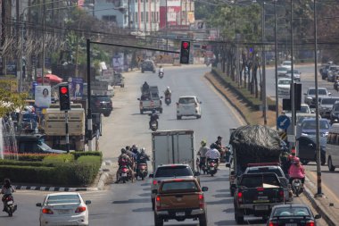 Araba ve Juction yakınlarındaki Otoban yolu üzerinde trafik.