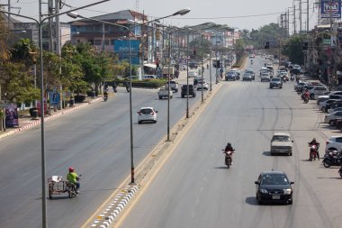 Araba ve Juction yakınlarındaki Otoban yolu üzerinde trafik.