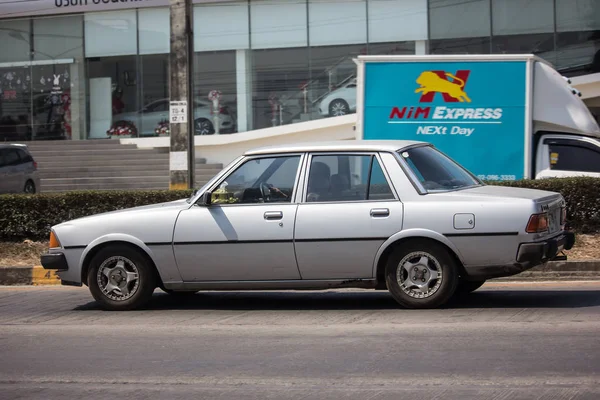 Частный старый автомобиль, автомобиль Mazda 626 . — стоковое фото