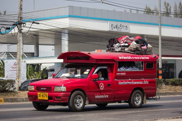 Taxi rojo chiang mai. Servicio en la ciudad y sus alrededores — Foto de Stock