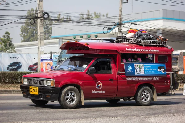 Taxi rojo chiang mai. Servicio en la ciudad y sus alrededores — Foto de Stock