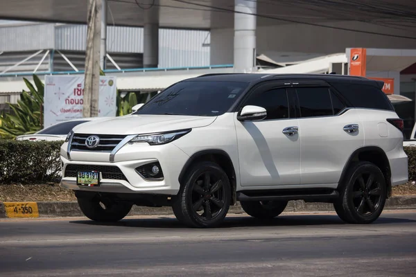 Soukromé Toyota Fortuner Suv auto. — Stock fotografie