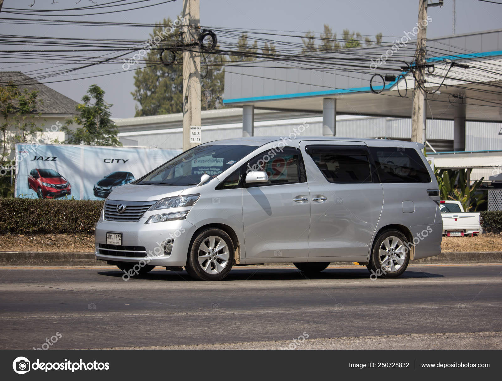 toyota alphard luxury van